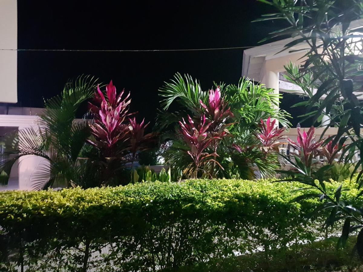 Cool Breeze Discovery Bay Exterior foto